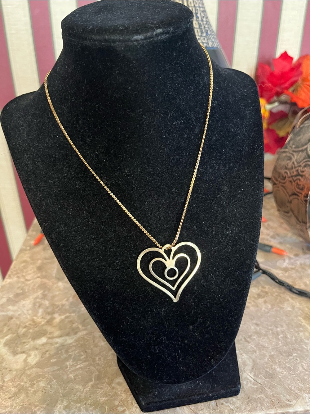 Vintage Sarah Coventry Nesting Open Hearts Necklace